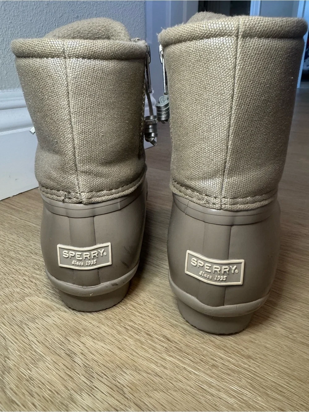 Sperry Women's Saltwater duck boots with Dove/Sparkle Textile